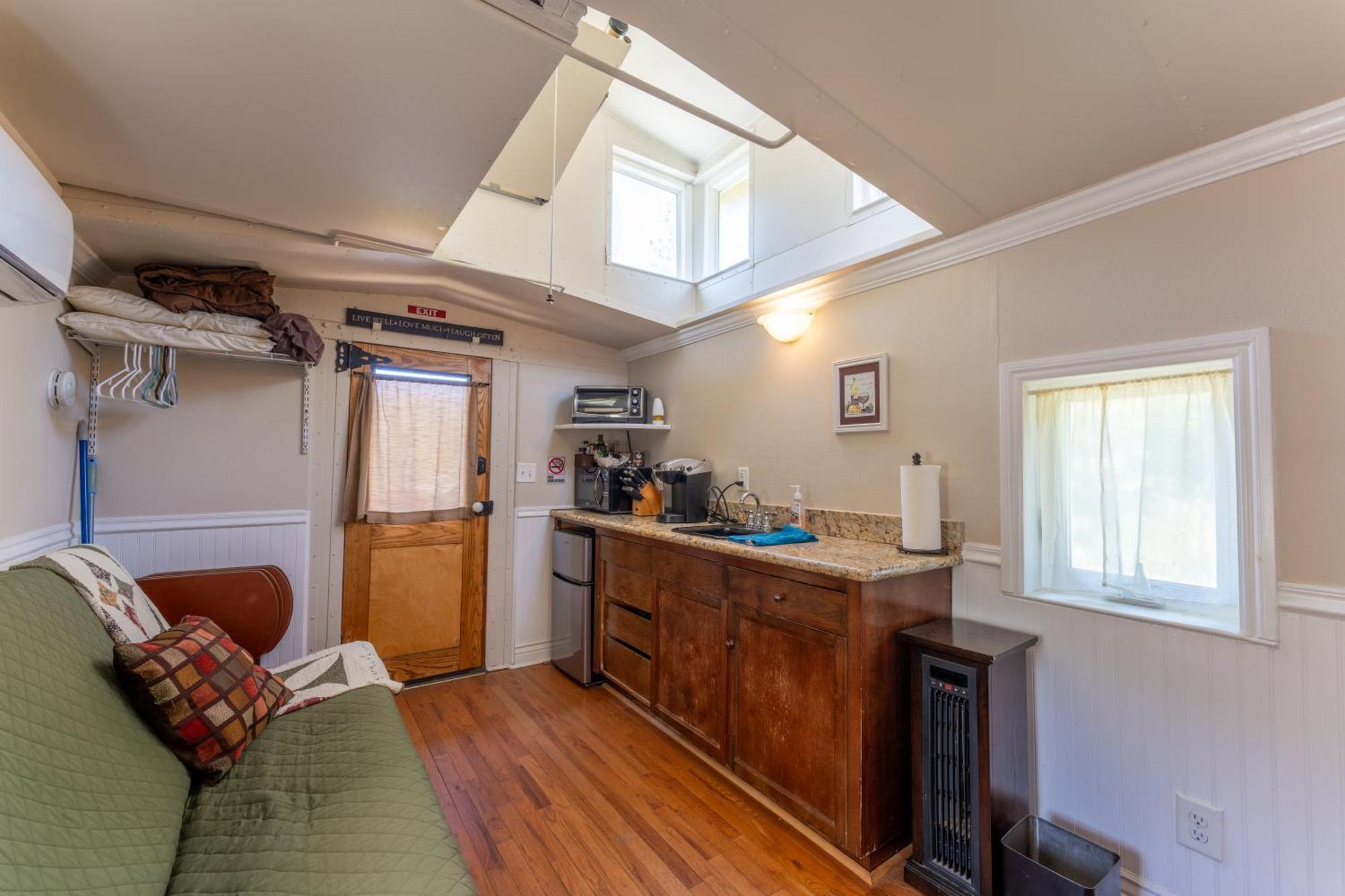 Little Red Caboose Villa Oakhurst Exterior photo