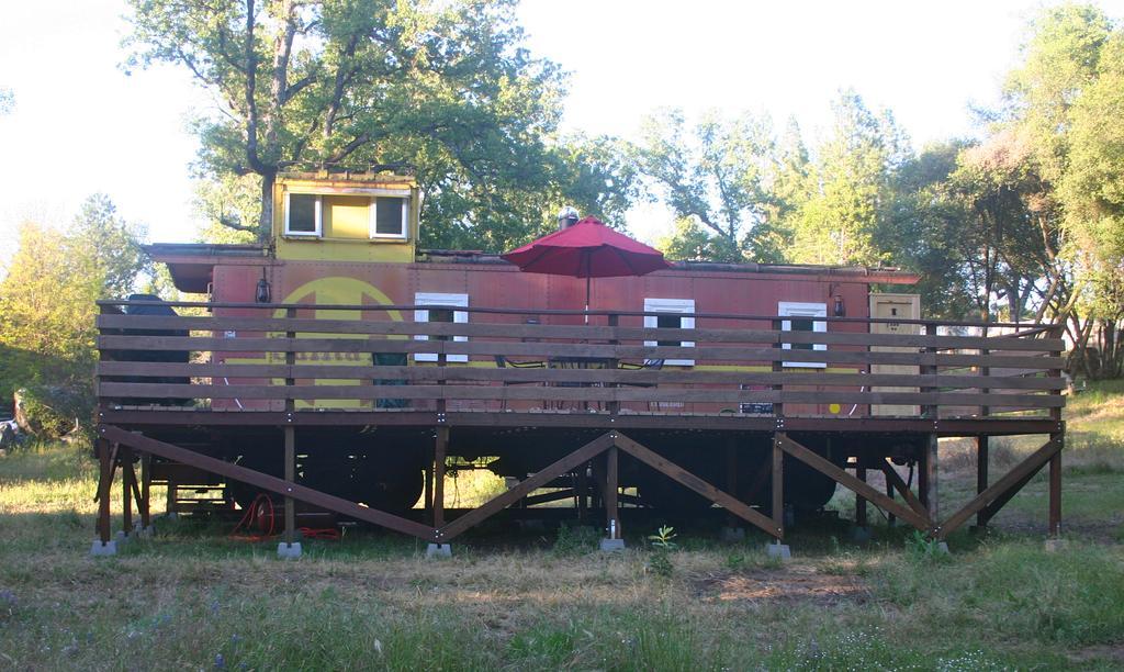 Little Red Caboose Villa Oakhurst Exterior photo