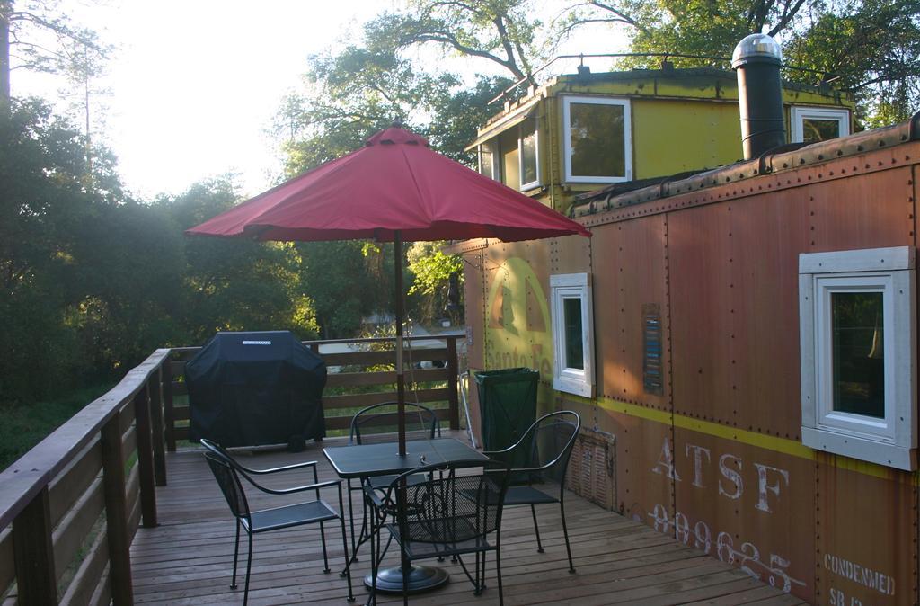 Little Red Caboose Villa Oakhurst Exterior photo